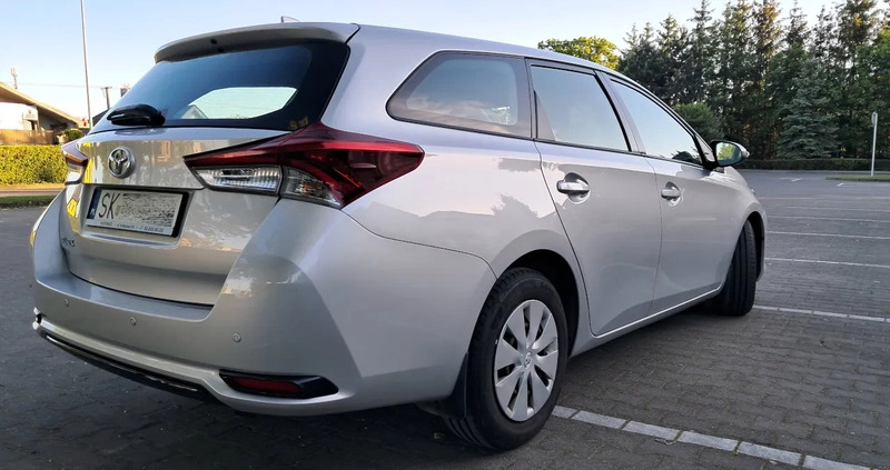 Toyota Auris cena 39900 przebieg: 236000, rok produkcji 2018 z Szczebrzeszyn małe 172